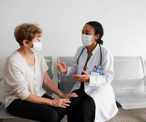 medium-shot-patient-doctor-with-masks_23-2149856215